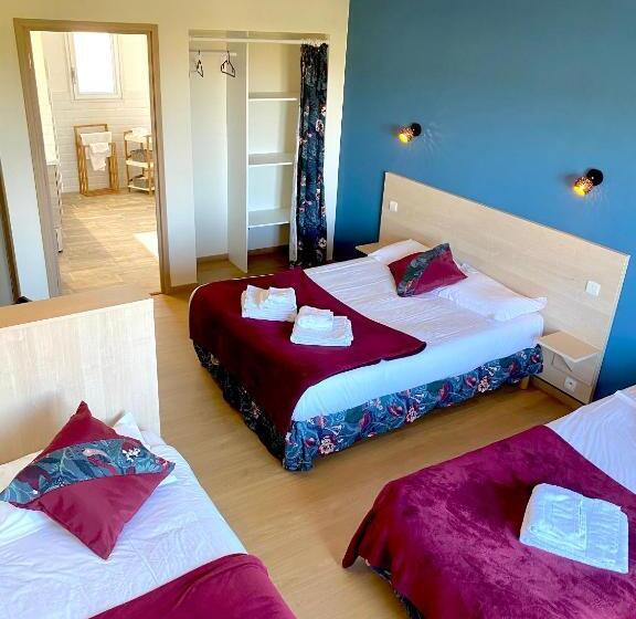Четырехместный Номер Стандарт с Балконом, Hôtel Le Plaisance