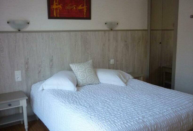 스탠다드 룸, Hôtel Les Voisins Beaucemaine