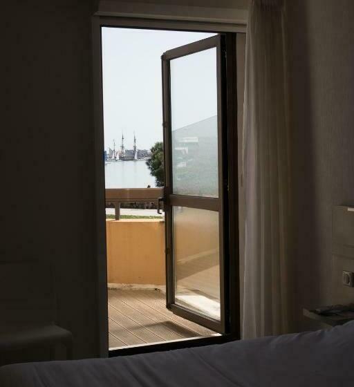 컴포트 룸, Logis Hôtel Le Rochelois