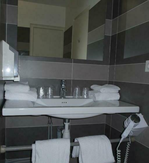 스탠다드 트리플 룸, Logis Hôtel Le Rochelois