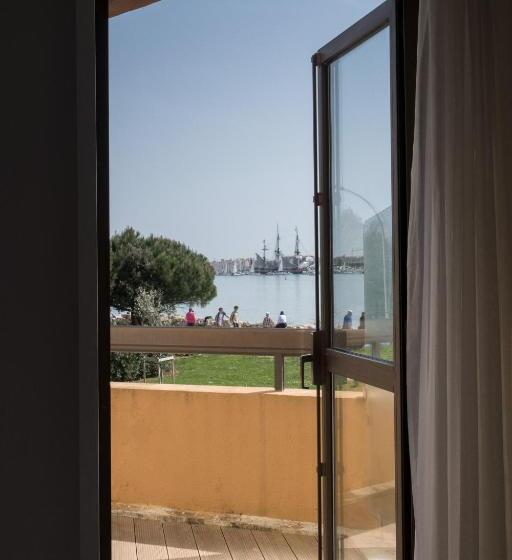 발코니 디럭스 룸, Logis Hôtel Le Rochelois