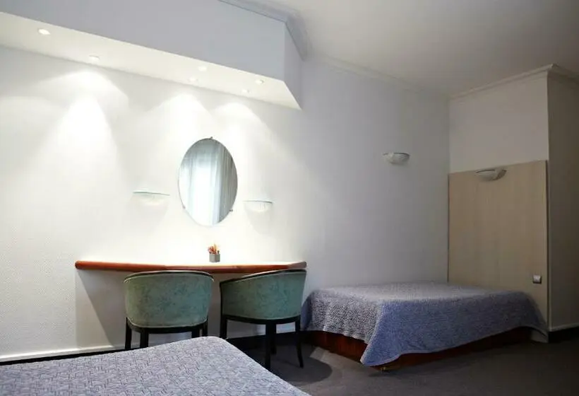 Standard Neljän Hengen Huone, Hôtel Mets Et Plaisirs