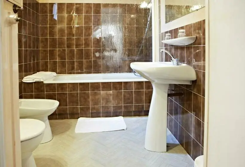 Standard Neljän Hengen Huone, Hôtel Mets Et Plaisirs