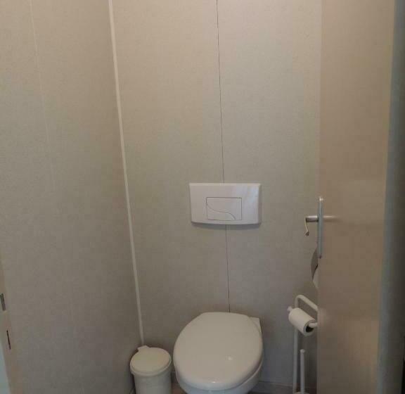 基本单人间共用浴室, Le Colbert Epernay