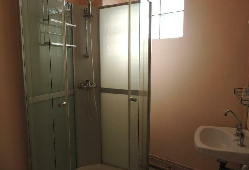 基本单人间共用浴室, Le Colbert Epernay