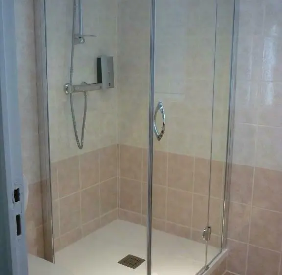 スタンダードルーム, Hôtel Les Voisins Beaucemaine