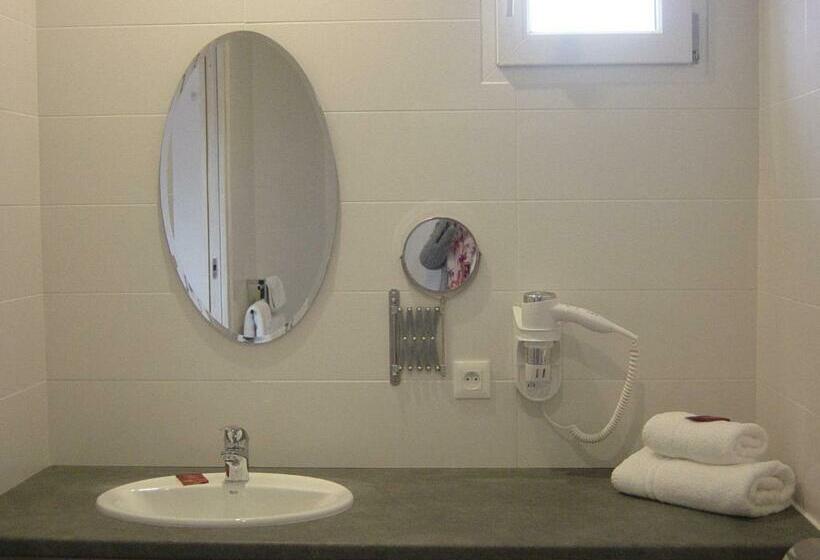 컴포트 룸, Hôtel Les Voisins Beaucemaine