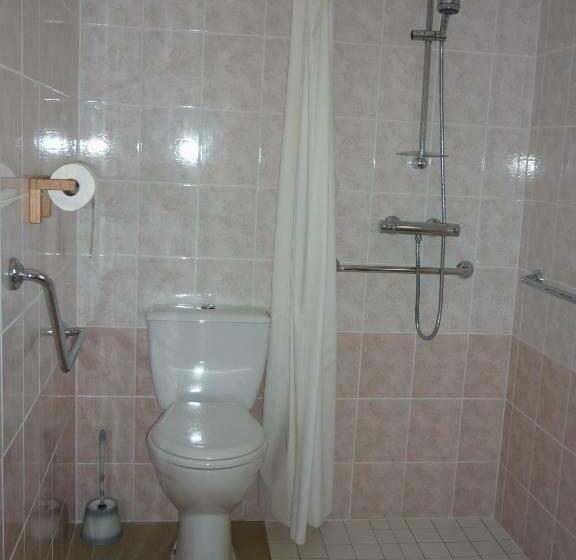 스탠다드 룸, Hôtel Les Voisins Beaucemaine