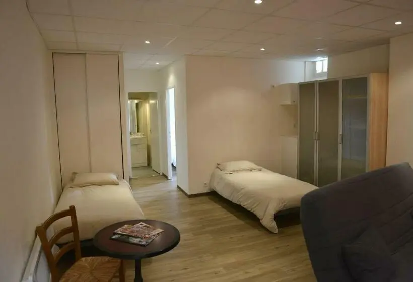 Standard Kolmen Hengen Huone, Hôtel Des Arceaux