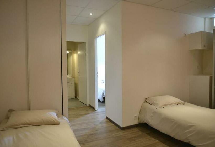 חדר סטנדרט לשלושה, Hôtel Des Arceaux