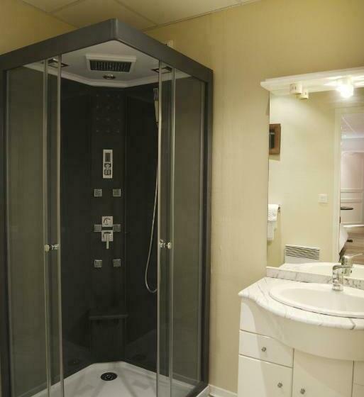 חדר סטנדרט לשלושה, Hôtel Des Arceaux