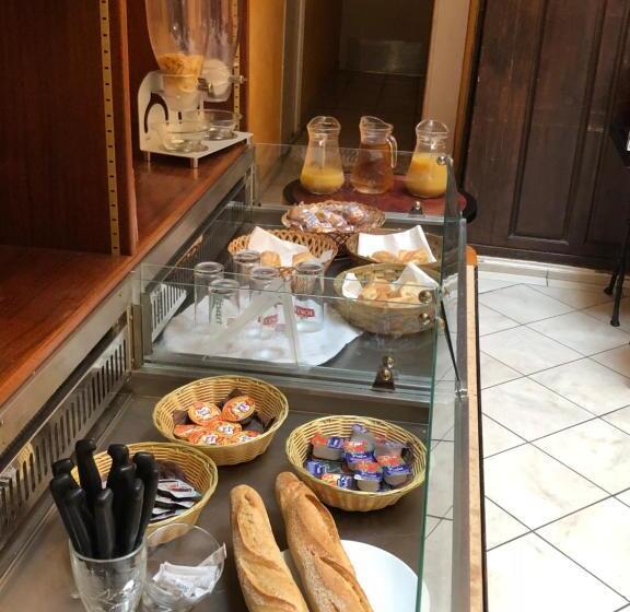 חדר סטנדרט לשלושה, Hôtel Des Arceaux