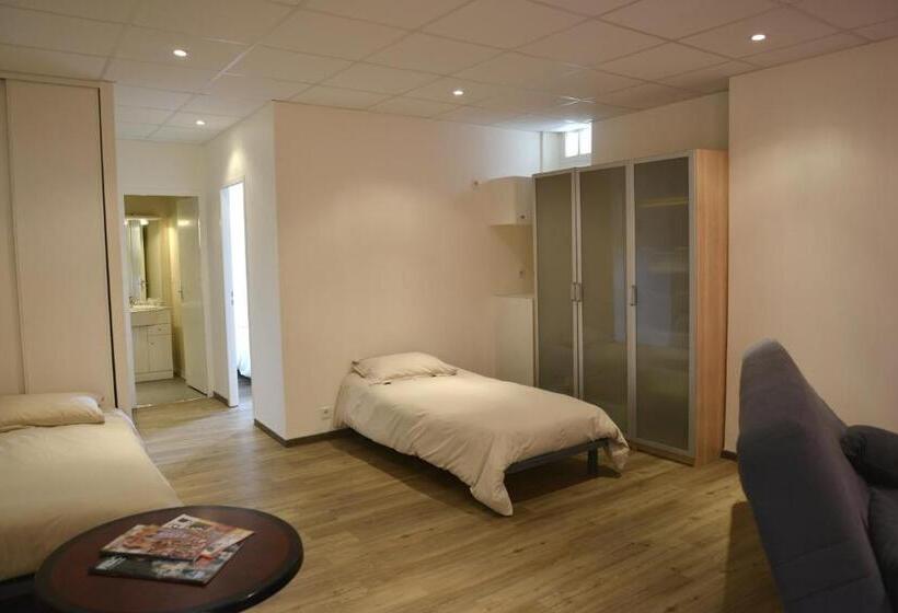 Номер Стандарт Трехместный, Hôtel Des Arceaux