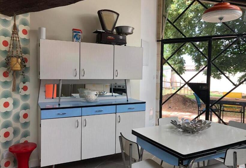 Apartament 1 Sypialnia Ogród, Chambres & Tables D'hôtes L'ostal De Pombonne