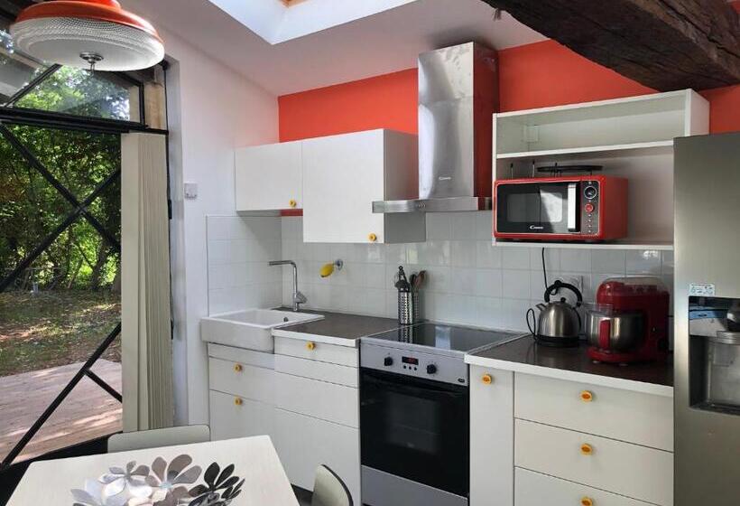 Apartament 1 Sypialnia Ogród, Chambres & Tables D'hôtes L'ostal De Pombonne