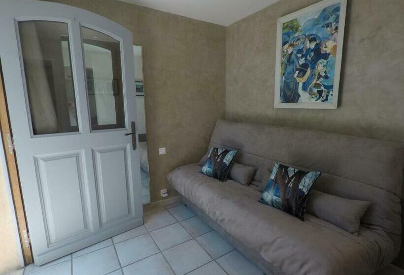 家庭间, La Bastide De Freinet