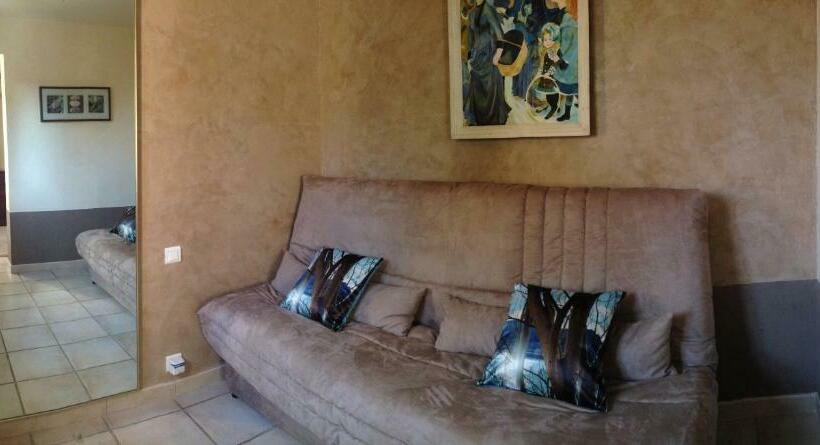 家庭间, La Bastide De Freinet