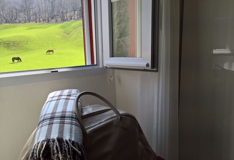 חדר דלוקס עם נוף להרים, Maison Aguerria