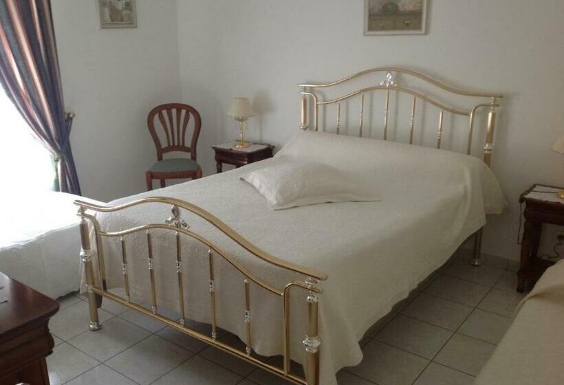 חדר משפחתי, Maison Tobias