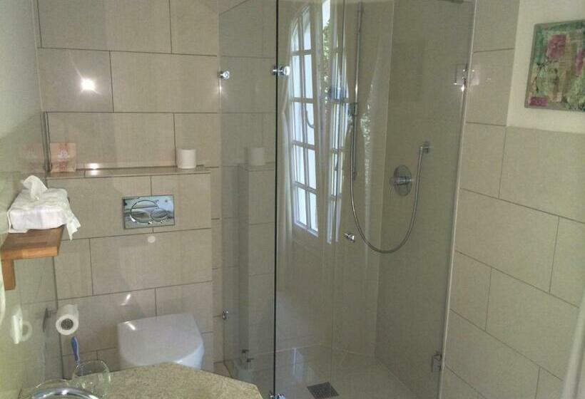 Номер Стандарт Вид на Бассейн, Villa La Begude   Boutique Luxury B&b