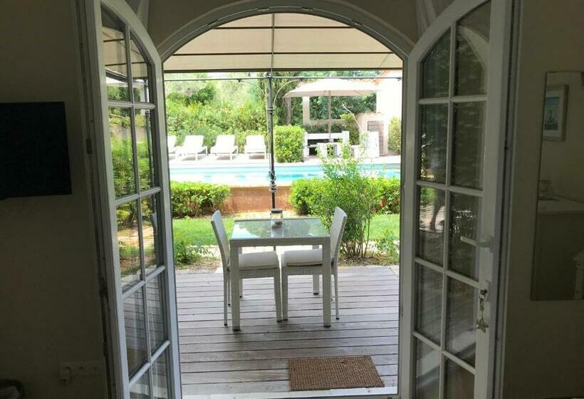 스탠다드 룸 풀장 전망, Villa La Begude   Boutique Luxury B&b