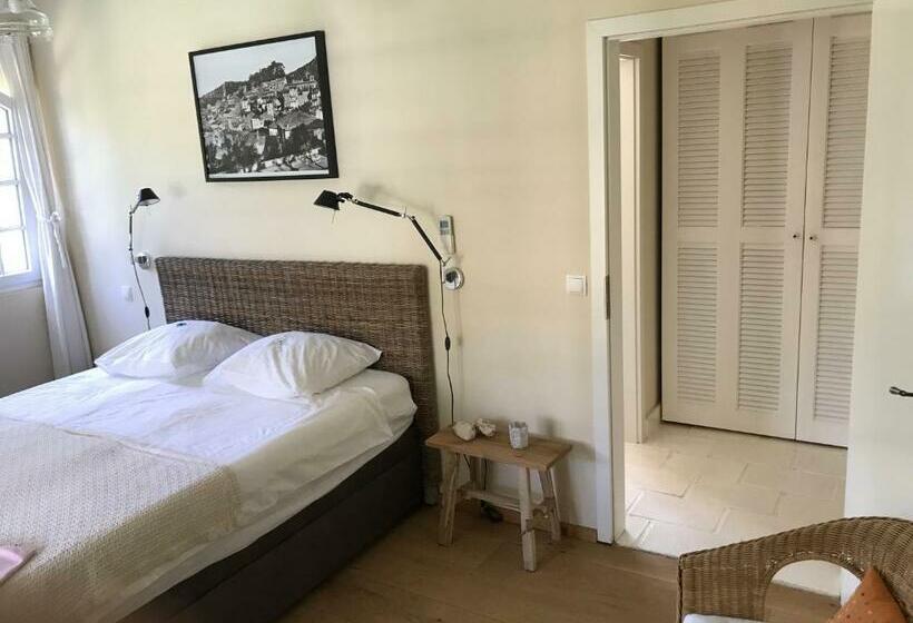 Номер Стандарт Вид на Бассейн, Villa La Begude   Boutique Luxury B&b