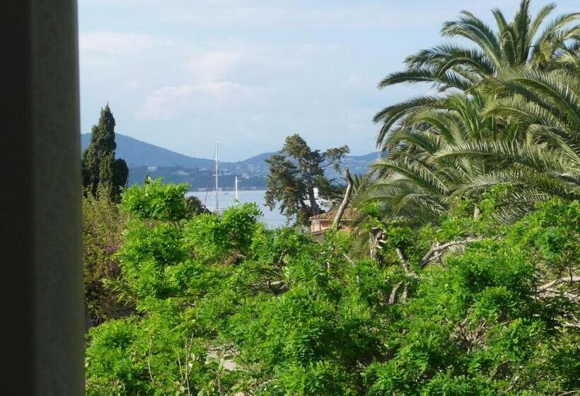 غرفة سوبيريور مطلة على حمام السباحة, Villa La Begude   Boutique Luxury B&b