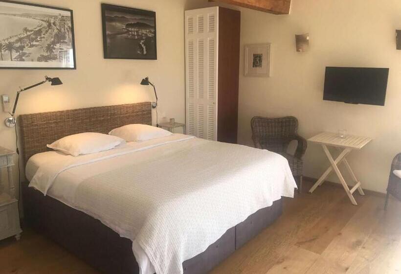 Номер Superior Вид на Бассейн, Villa La Begude   Boutique Luxury B&b