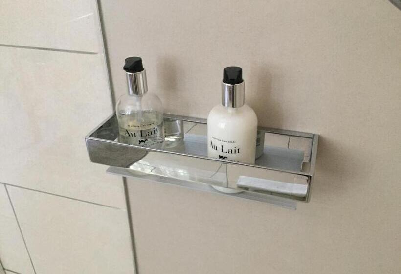 Номер Стандарт Вид на Бассейн, Villa La Begude   Boutique Luxury B&b