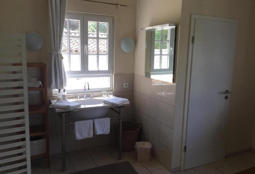 Номер Superior Вид на Бассейн, Villa La Begude   Boutique Luxury B&b