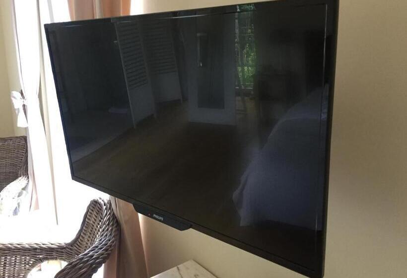 Номер Superior Вид на Бассейн, Villa La Begude   Boutique Luxury B&b