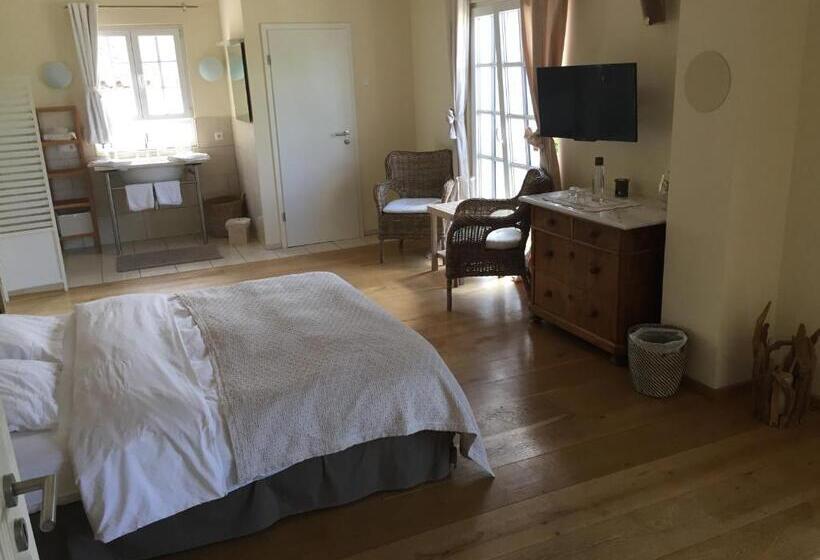 Номер Superior Вид на Бассейн, Villa La Begude   Boutique Luxury B&b