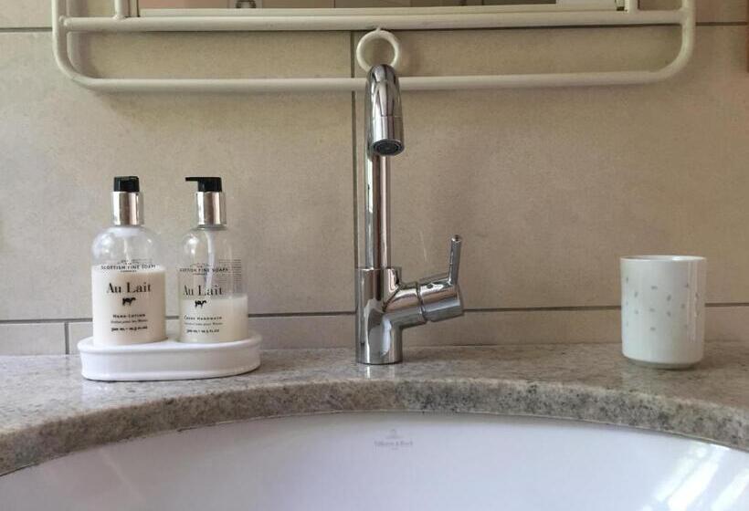 Номер Стандарт Вид на Бассейн, Villa La Begude   Boutique Luxury B&b