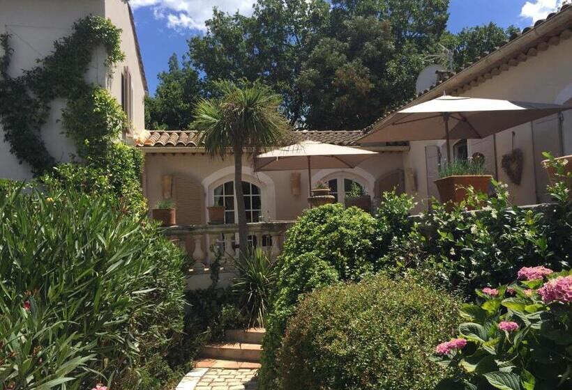 Номер Стандарт Вид на Бассейн, Villa La Begude   Boutique Luxury B&b