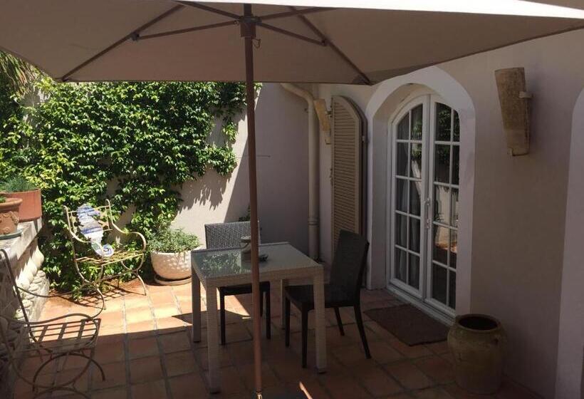 Номер Стандарт Вид на Бассейн, Villa La Begude   Boutique Luxury B&b