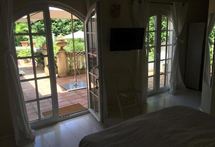 스탠다드 룸 풀장 전망, Villa La Begude   Boutique Luxury B&b