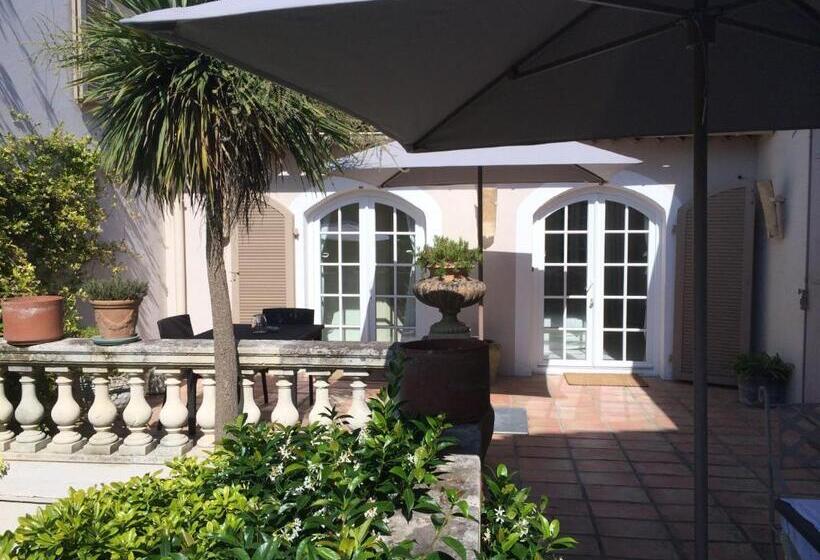 Номер Стандарт Вид на Бассейн, Villa La Begude   Boutique Luxury B&b