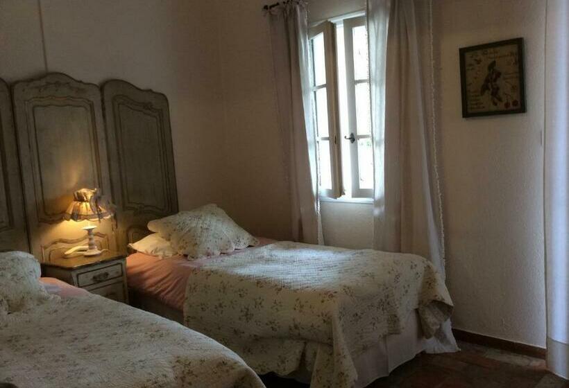 غرفة قياسية رباعية, Clos Des Iris