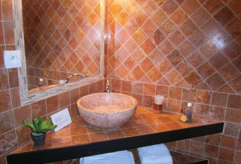 舒适型房间, Clos Des Iris