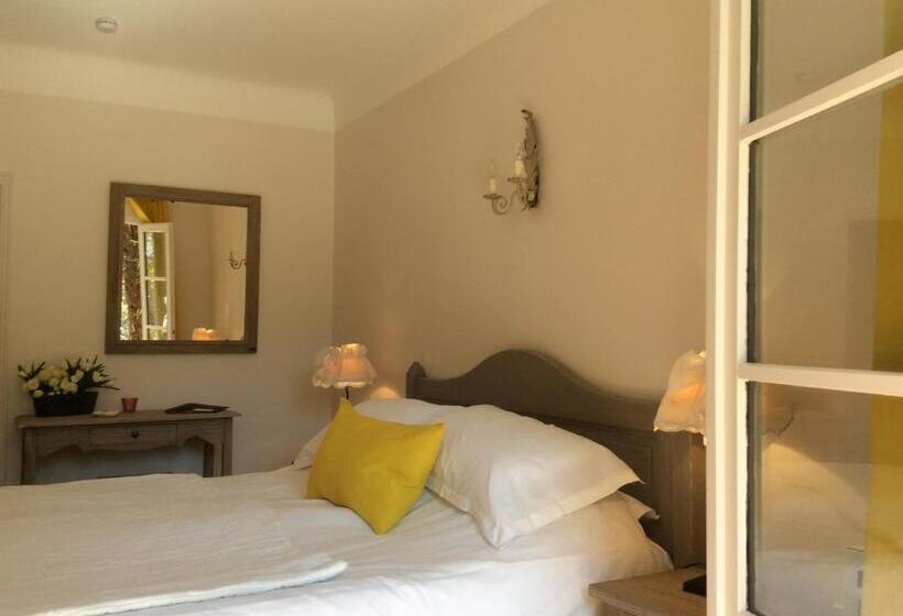 舒适型房间, Clos Des Iris