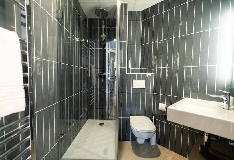 带海景的标准工作室, De La Baie