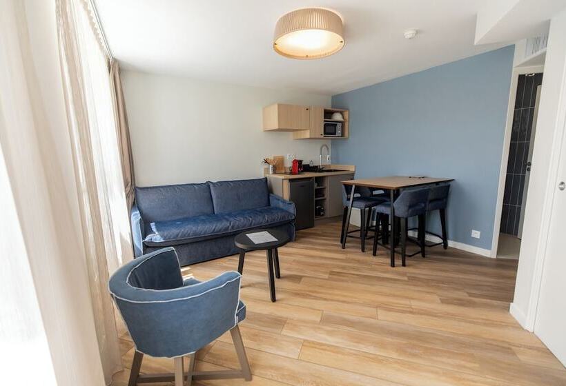 带海景的标准工作室, De La Baie