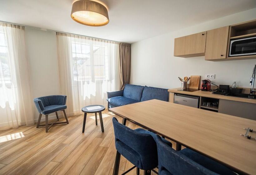 带海景的标准工作室, De La Baie