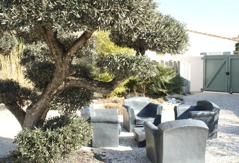 Perhestudio, Fleur De Ré