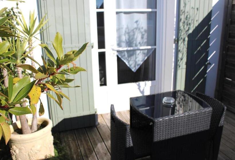 غرفة قياسية مزوَّدة بتراس, Fleur De Ré