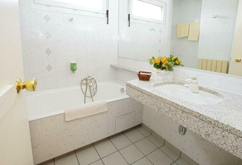 חדר אקונומי, Hôtel 4c