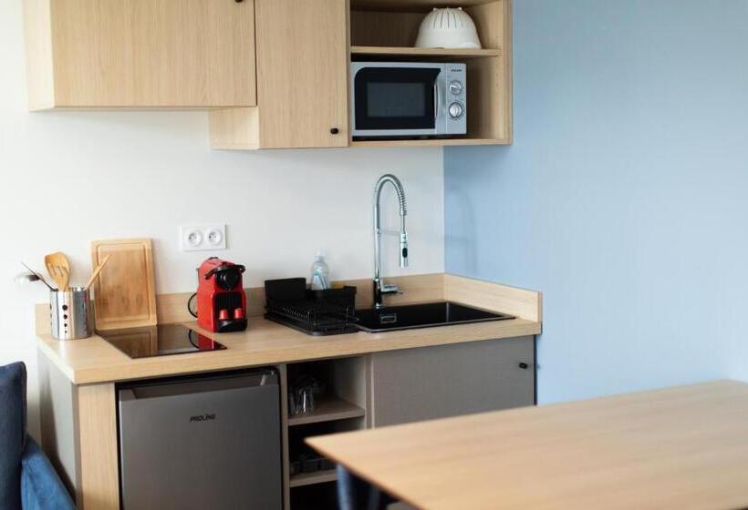 带海景的标准工作室, De La Baie