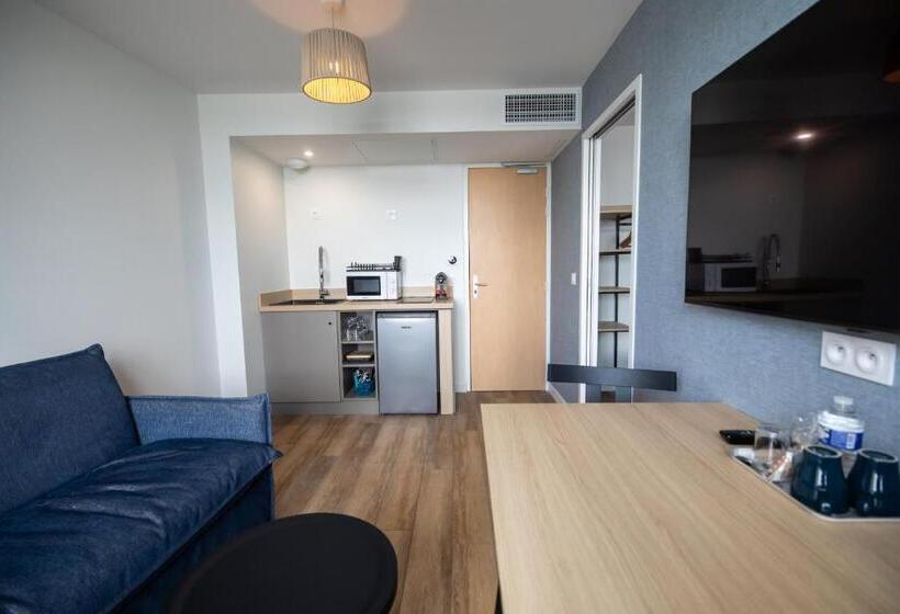 带海景的标准工作室, De La Baie