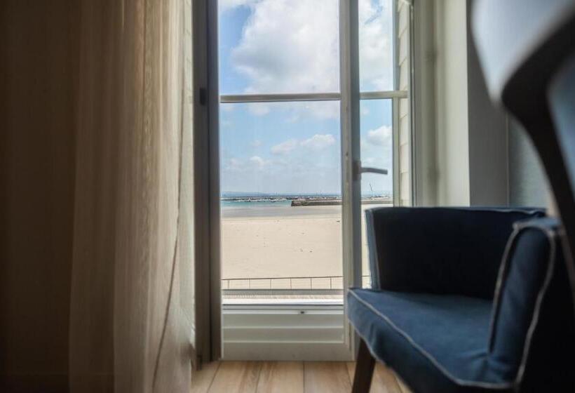 高级海景房, De La Baie