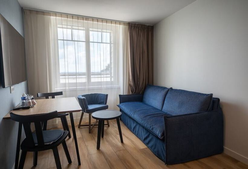 带海景的标准工作室, De La Baie